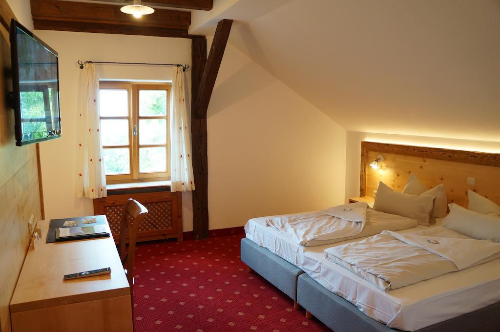 Der Obere Wirt Zum Queri Hotel Andechs Ruang foto